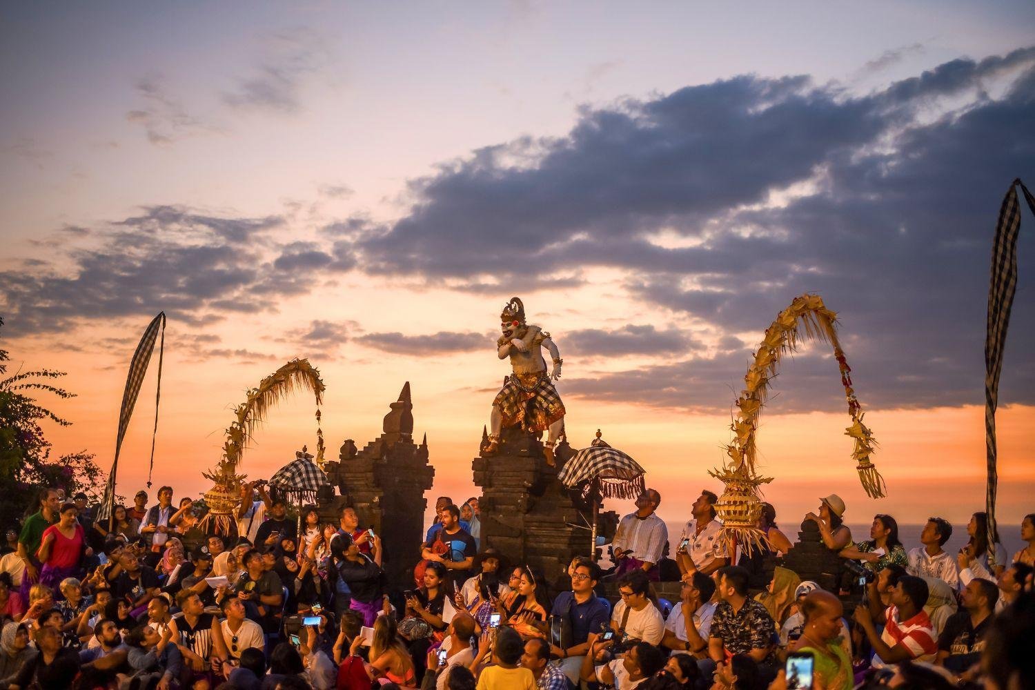 Uluwatu Temple and Kecak Fire Dance – Shared Tour