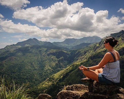 Belihuloya: Three Peaks Trail Guided Hike with Meals