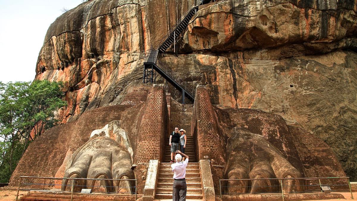 Sigiriya Lion Rock Explorer Tour from Digana