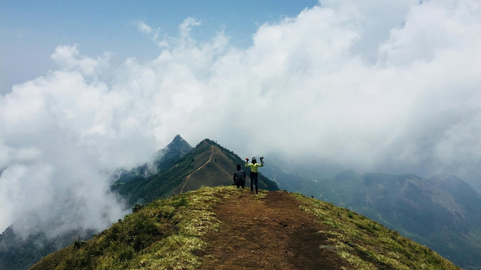 Private Munnar Tea Trek with Hills and Wildlife