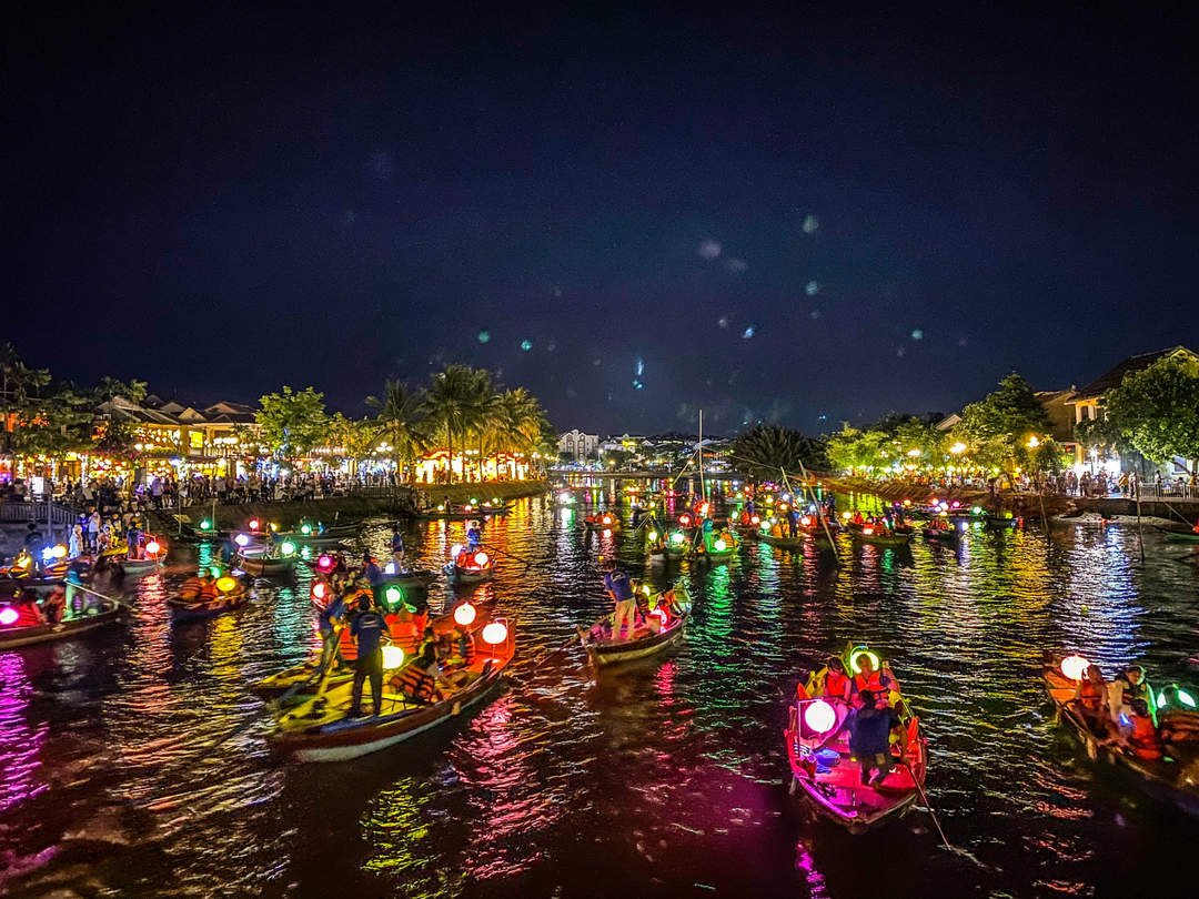 Boat Ride Ticket and Release Lantern at Hoai river in Hoi An