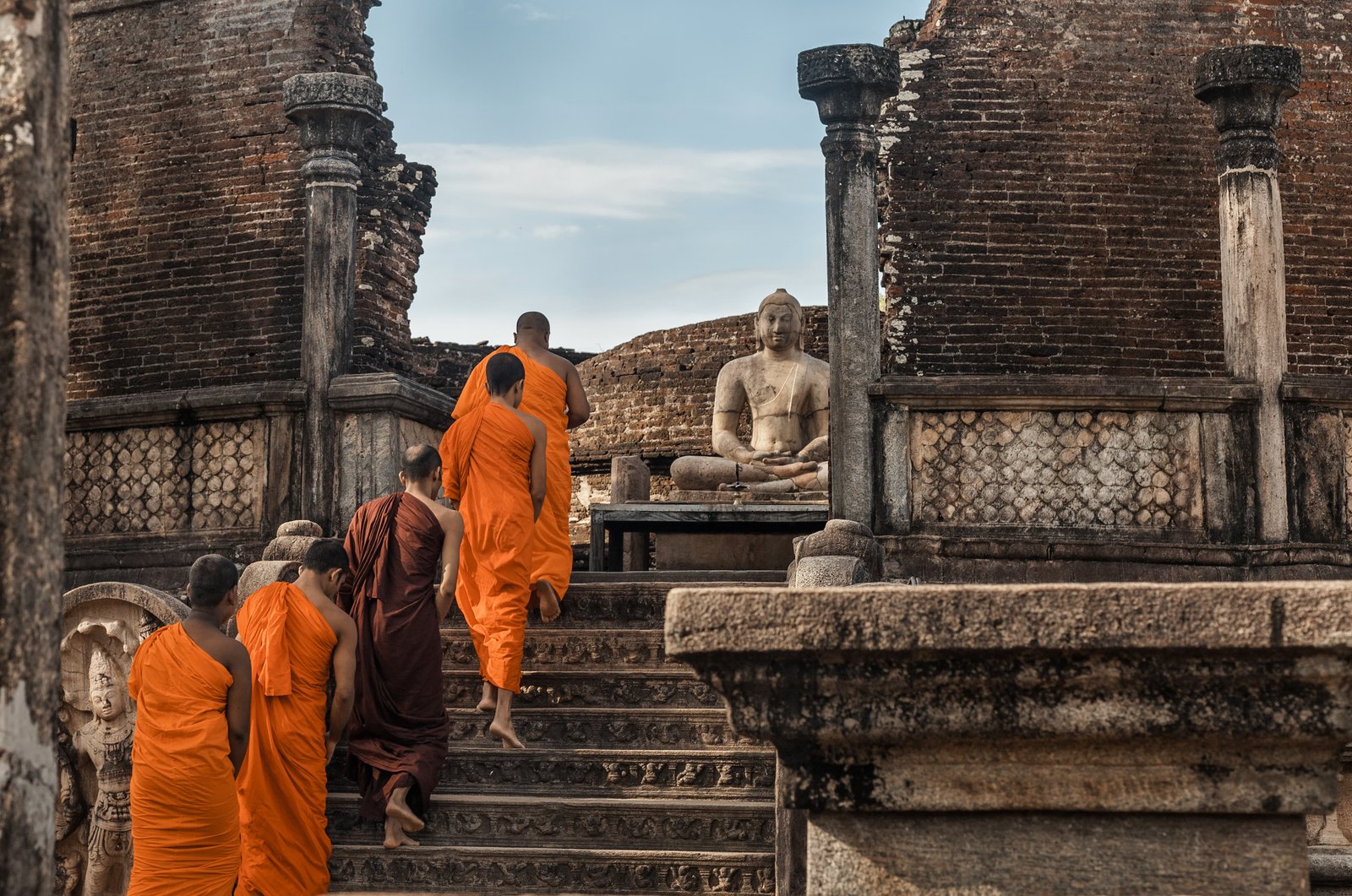 Kandy to Polonnaruwa: Culture, History & Farm Delights