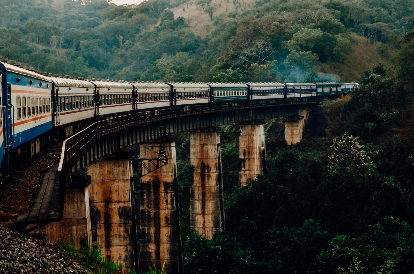 Luxury Scenic Train Ride Kandy to Ella