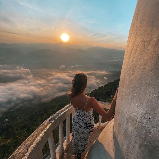 Ambuluwawa Sunrise Escape