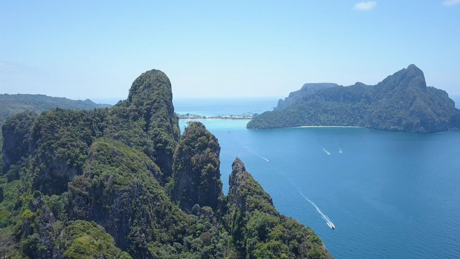 Phi Phi Maya Bamboo Island Speedboat Tour with Lunch