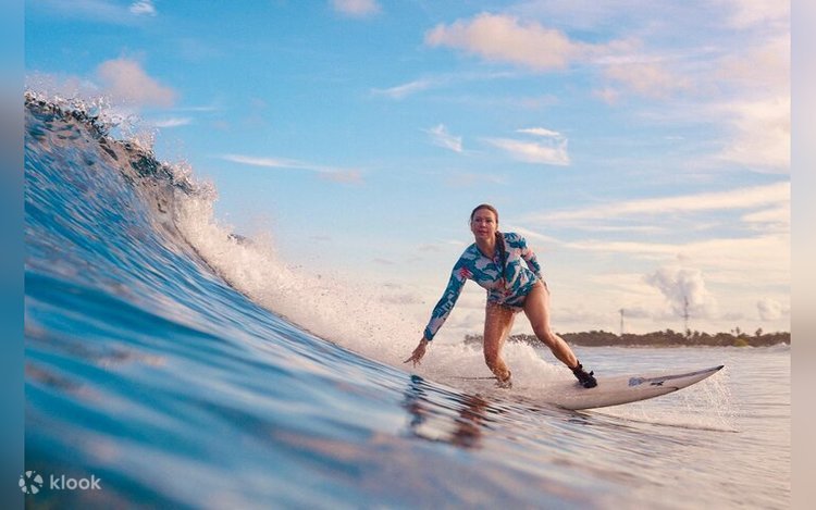 “Weligama: Learn to Surf with Instructor & Full Equipment”
