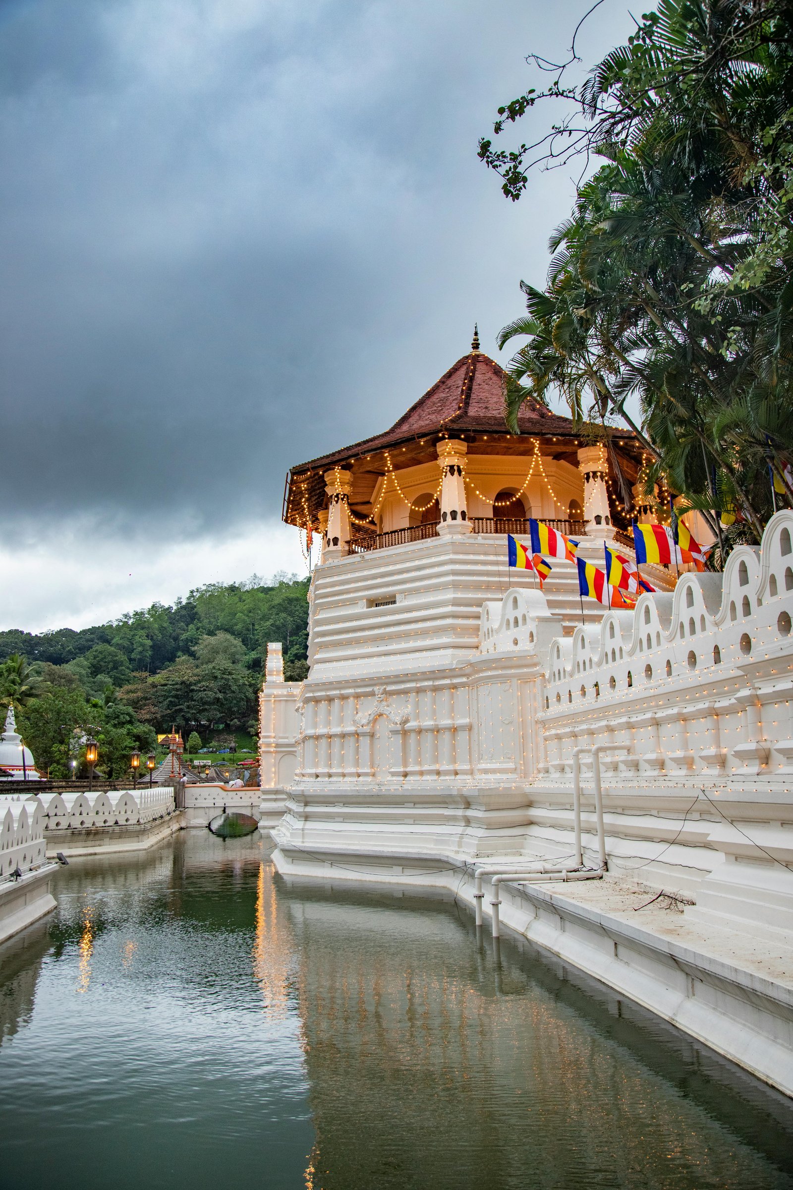 Kandy: Guided Tuk Tuk Tour with Temple of the Tooth