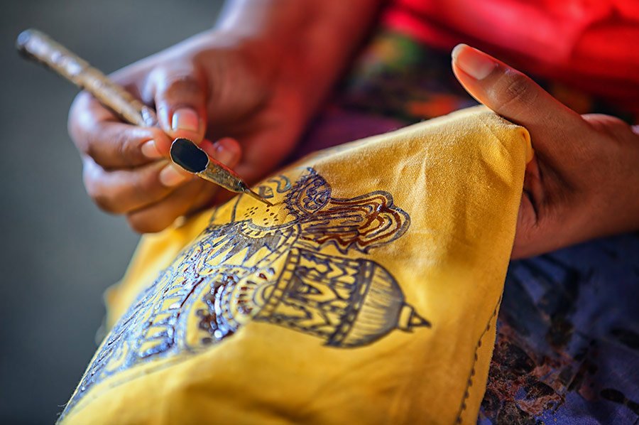 Tangalle Pickup: Traditional Batik Making Workshop & Factory