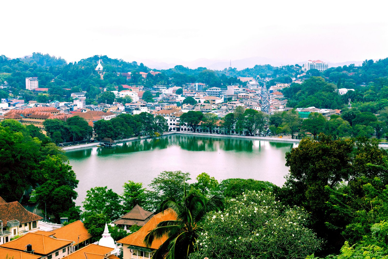 Kandy: Guided Tuk Tuk Tour with Temple of the Tooth