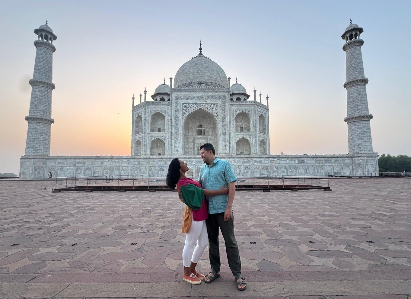 Taj Mahal Express Entry Ticket with Guide Access