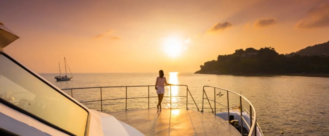 Mumbai Speedboat Ride with Sunset Views