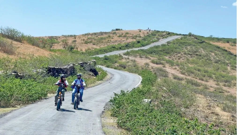 Udaipur E Bike Countryside Lakes and Village Tour